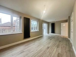 Lounge/Diner- click for photo gallery